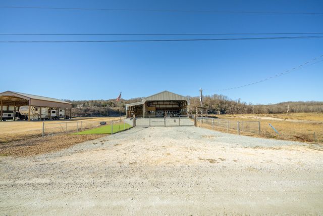 2217 Hardin Bottom River Rd, Clifton, TN 38425