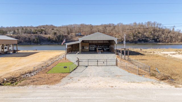 2217 Hardin Bottom River Rd, Clifton, TN 38425