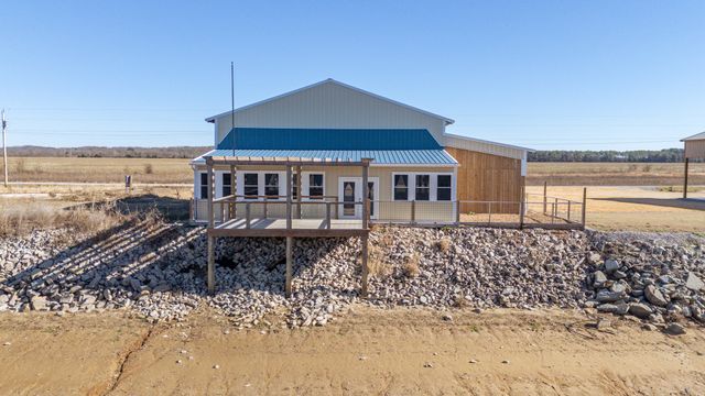 2217 Hardin Bottom River Rd, Clifton, TN 38425