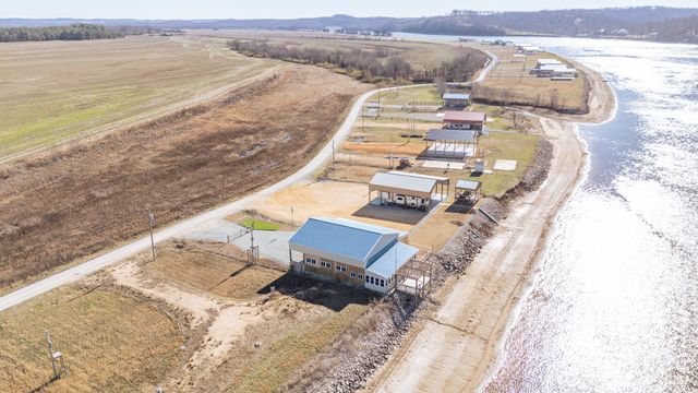 2217 Hardin Bottom River Rd, Clifton, TN 38425