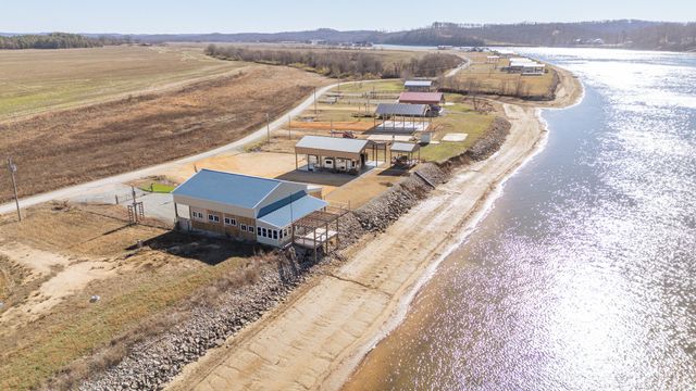 2217 Hardin Bottom River Rd, Clifton, TN 38425