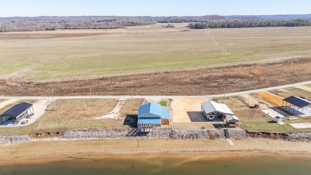 2217 Hardin Bottom River Rd, Clifton, TN 38425