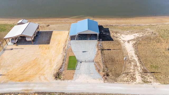 2217 Hardin Bottom River Rd, Clifton, TN 38425