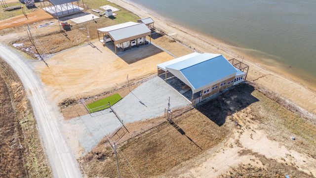 2217 Hardin Bottom River Rd, Clifton, TN 38425