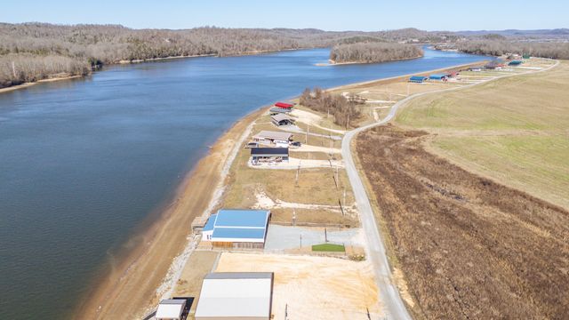 2217 Hardin Bottom River Rd, Clifton, TN 38425