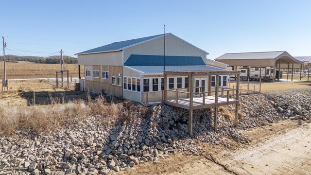 2217 Hardin Bottom River Rd, Clifton, TN 38425