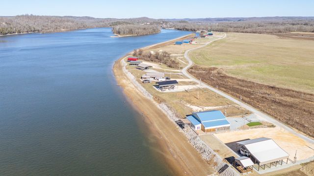 2217 Hardin Bottom River Rd, Clifton, TN 38425