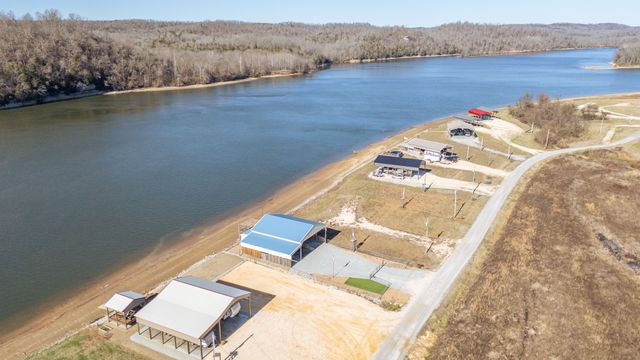 2217 Hardin Bottom River Rd, Clifton, TN 38425