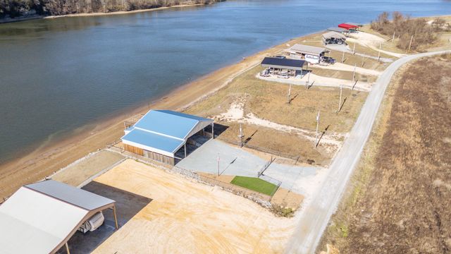 2217 Hardin Bottom River Rd, Clifton, TN 38425