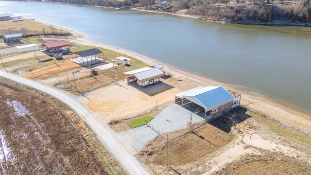 2217 Hardin Bottom River Rd, Clifton, TN 38425