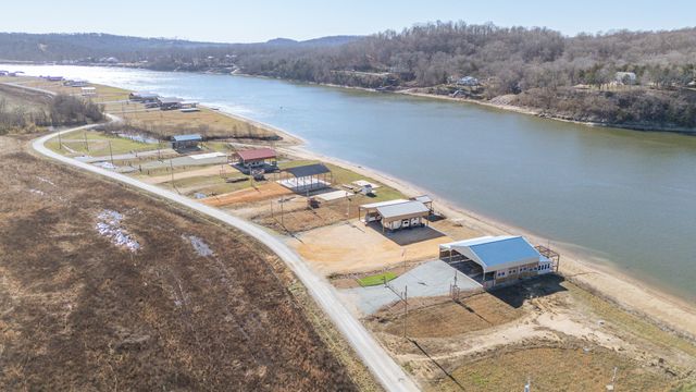 2217 Hardin Bottom River Rd, Clifton, TN 38425