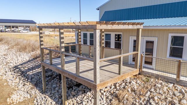 2217 Hardin Bottom River Rd, Clifton, TN 38425