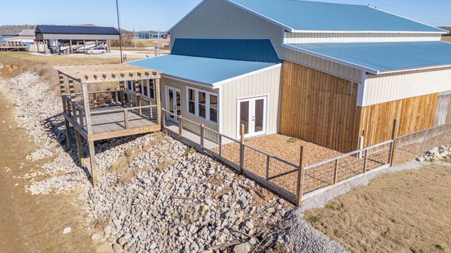 2217 Hardin Bottom River Rd, Clifton, TN 38425