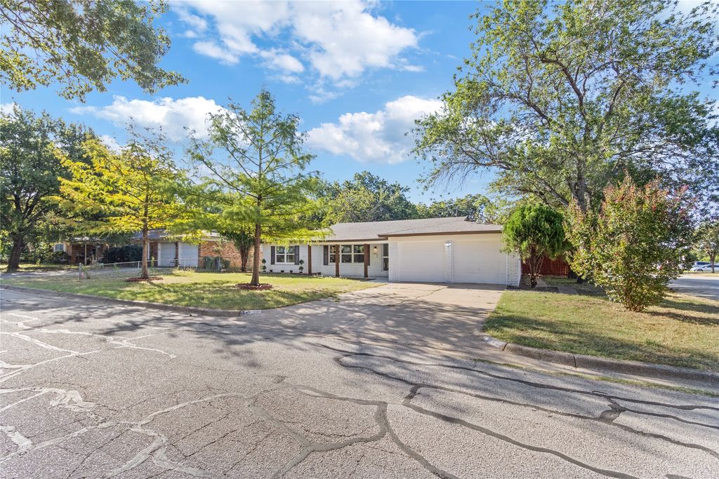 7800 Arnold Terrace, North Richland Hills, TX 76180