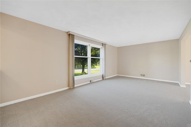 185 Viennawood Drive, Brighton, NY 14618