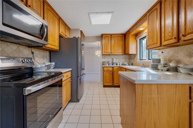 185 Viennawood Drive, Brighton, NY 14618