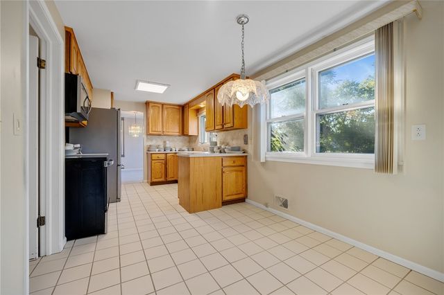 185 Viennawood Drive, Brighton, NY 14618