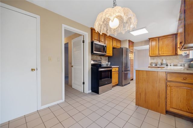 185 Viennawood Drive, Brighton, NY 14618