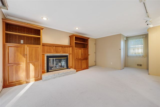 185 Viennawood Drive, Brighton, NY 14618