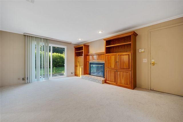 185 Viennawood Drive, Brighton, NY 14618