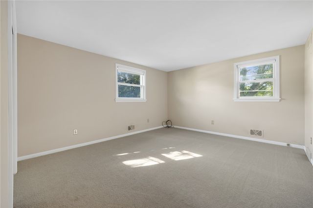 185 Viennawood Drive, Brighton, NY 14618