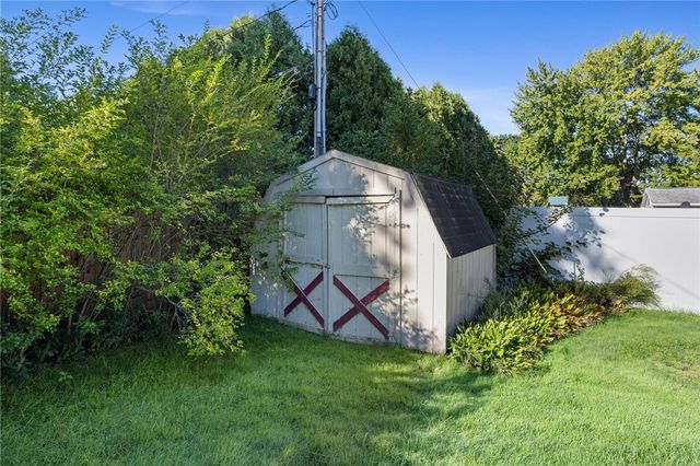 185 Viennawood Drive, Brighton, NY 14618