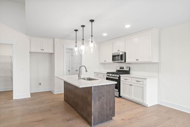 926 Bankside Dr, Clarksville, TN 37043