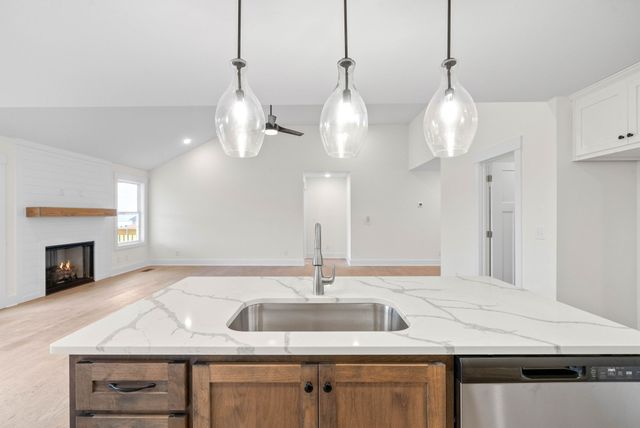 926 Bankside Dr, Clarksville, TN 37043