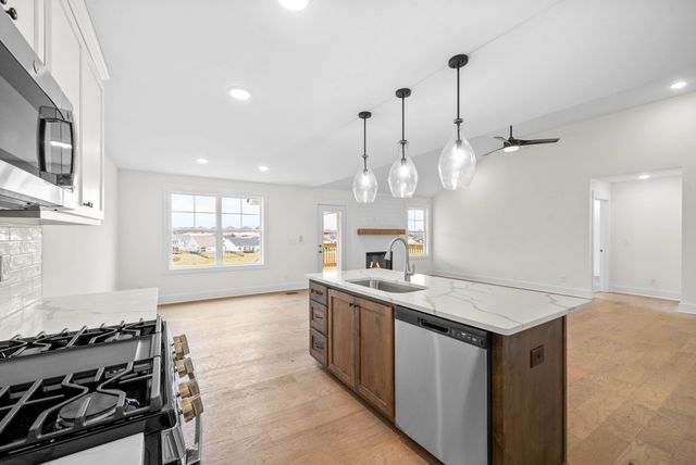 926 Bankside Dr, Clarksville, TN 37043