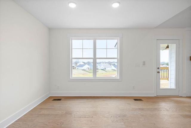 926 Bankside Dr, Clarksville, TN 37043