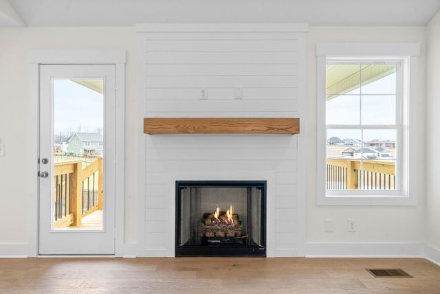 926 Bankside Dr, Clarksville, TN 37043