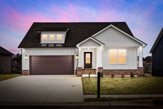 926 Bankside Dr, Clarksville, TN 37043