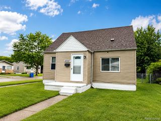 22447 Oaklane Street, Warren, MI 48089