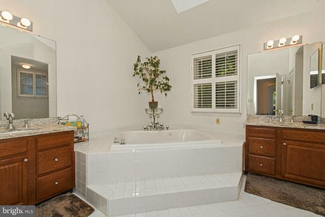 153 MOUNTAIN OAKS RD, Yardley, PA 19067