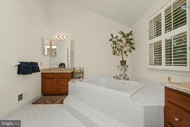 153 MOUNTAIN OAKS RD, Yardley, PA 19067