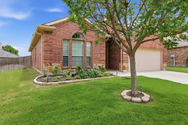 10856 Middleglen Road, Fort Worth, TX 76052