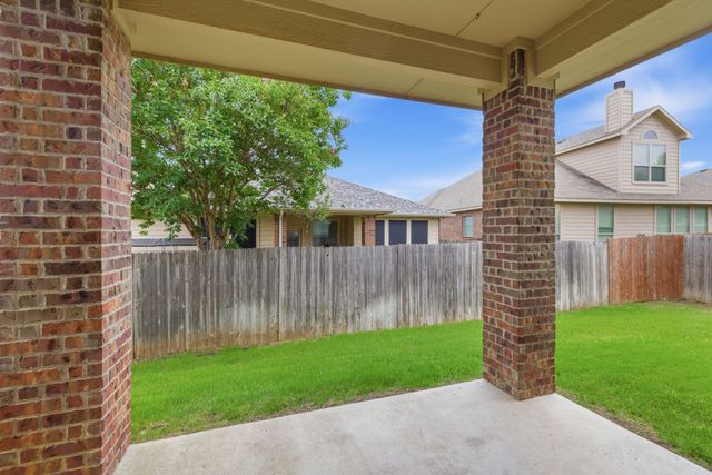 10856 Middleglen Road, Fort Worth, TX 76052
