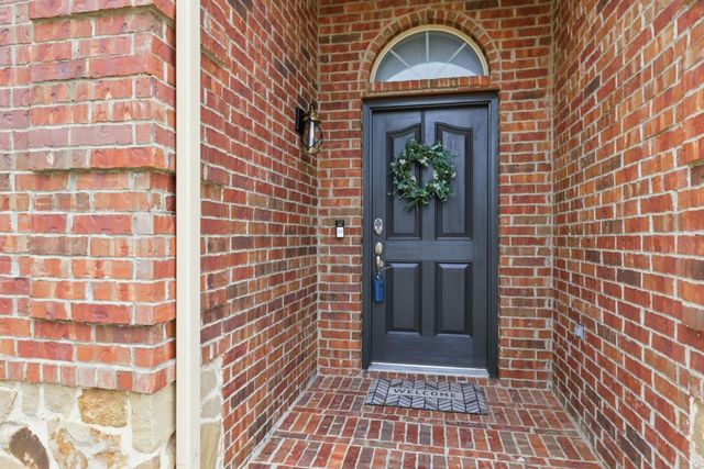 10856 Middleglen Road, Fort Worth, TX 76052