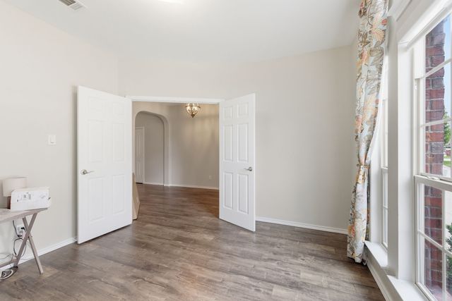 10856 Middleglen Road, Fort Worth, TX 76052