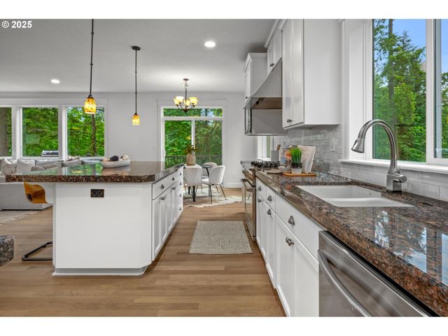 10541 Nw JORDAN Ln, Portland, OR 97229