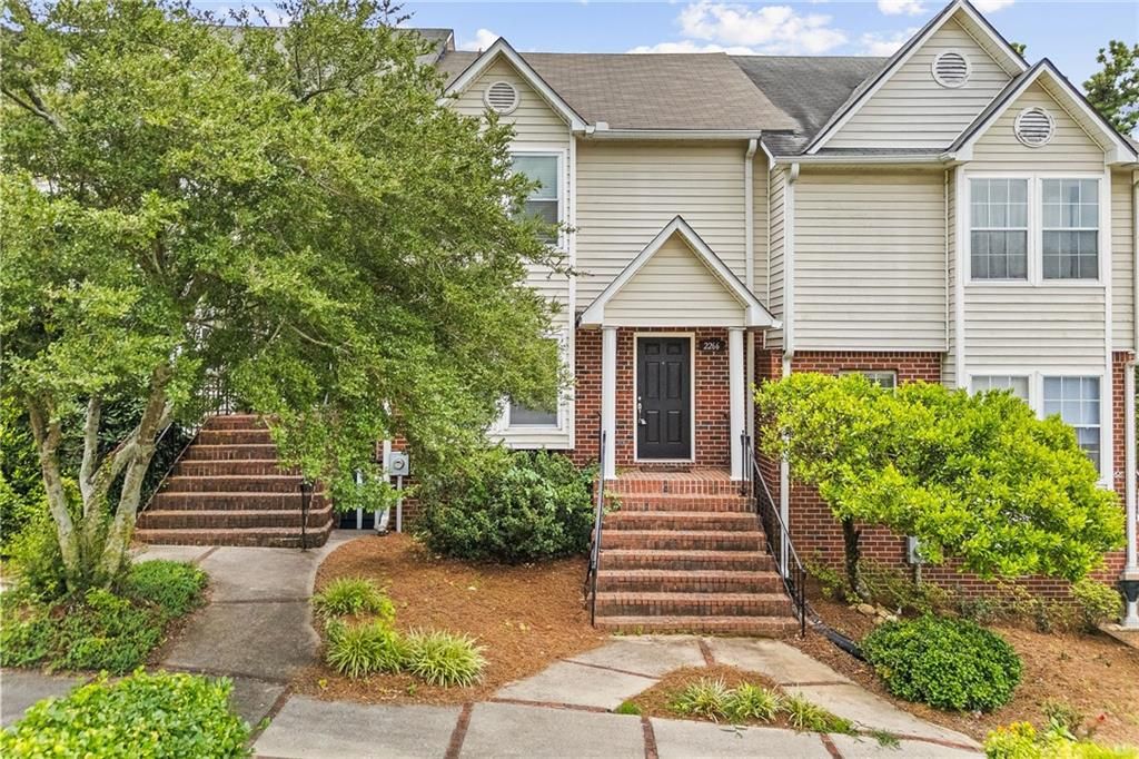 2266 Oak Glenn Circle, Duluth, GA 30096