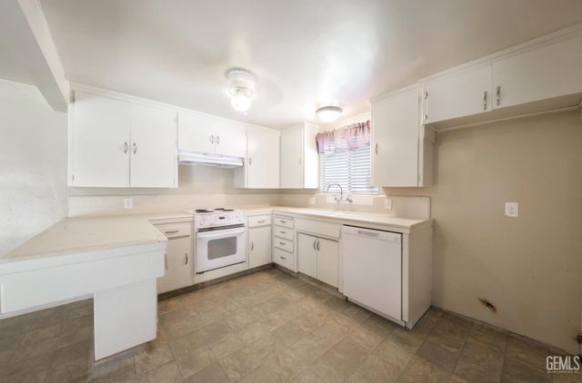 2707 Wenatchee Avenue, Bakersfield, CA 93306