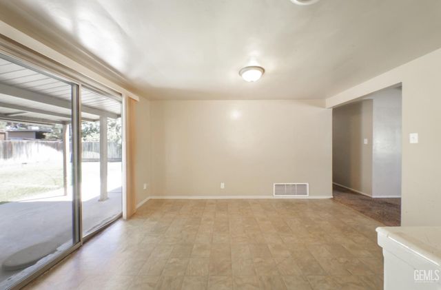 2707 Wenatchee Avenue, Bakersfield, CA 93306