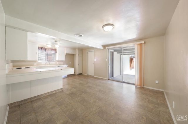 2707 Wenatchee Avenue, Bakersfield, CA 93306