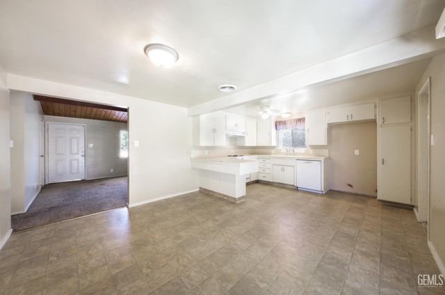 2707 Wenatchee Avenue, Bakersfield, CA 93306