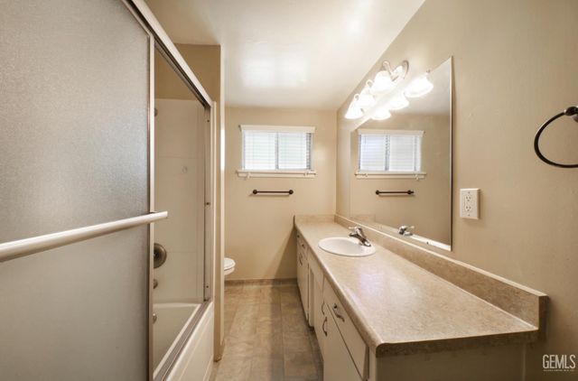 2707 Wenatchee Avenue, Bakersfield, CA 93306
