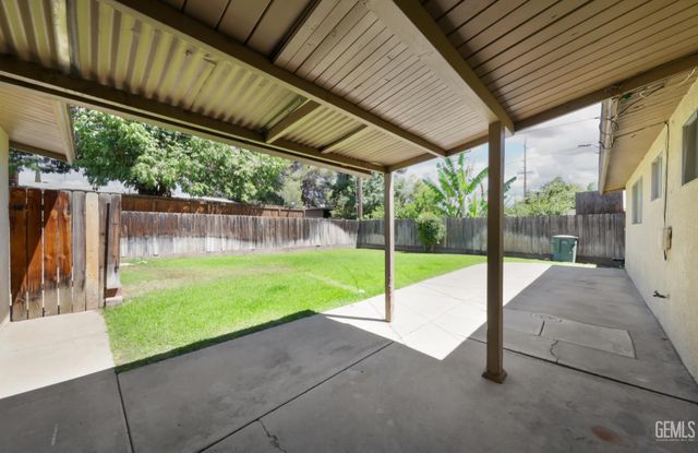 2707 Wenatchee Avenue, Bakersfield, CA 93306