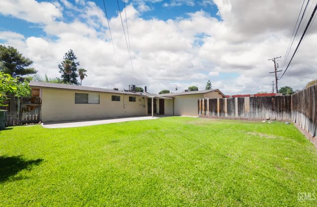 2707 Wenatchee Avenue, Bakersfield, CA 93306