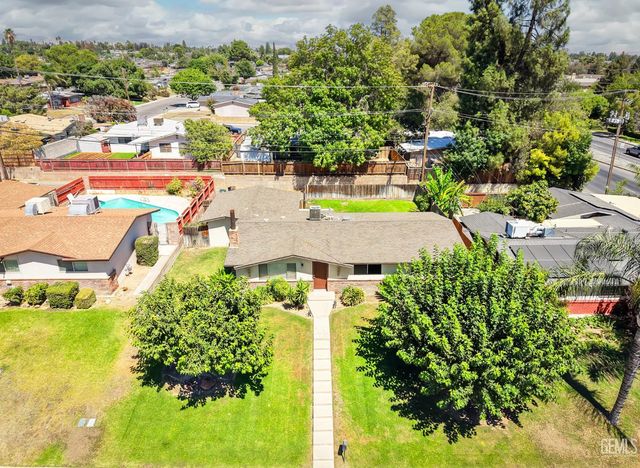 2707 Wenatchee Avenue, Bakersfield, CA 93306