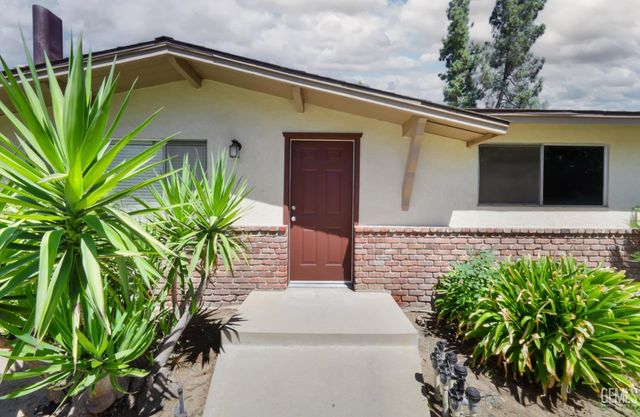 2707 Wenatchee Avenue, Bakersfield, CA 93306